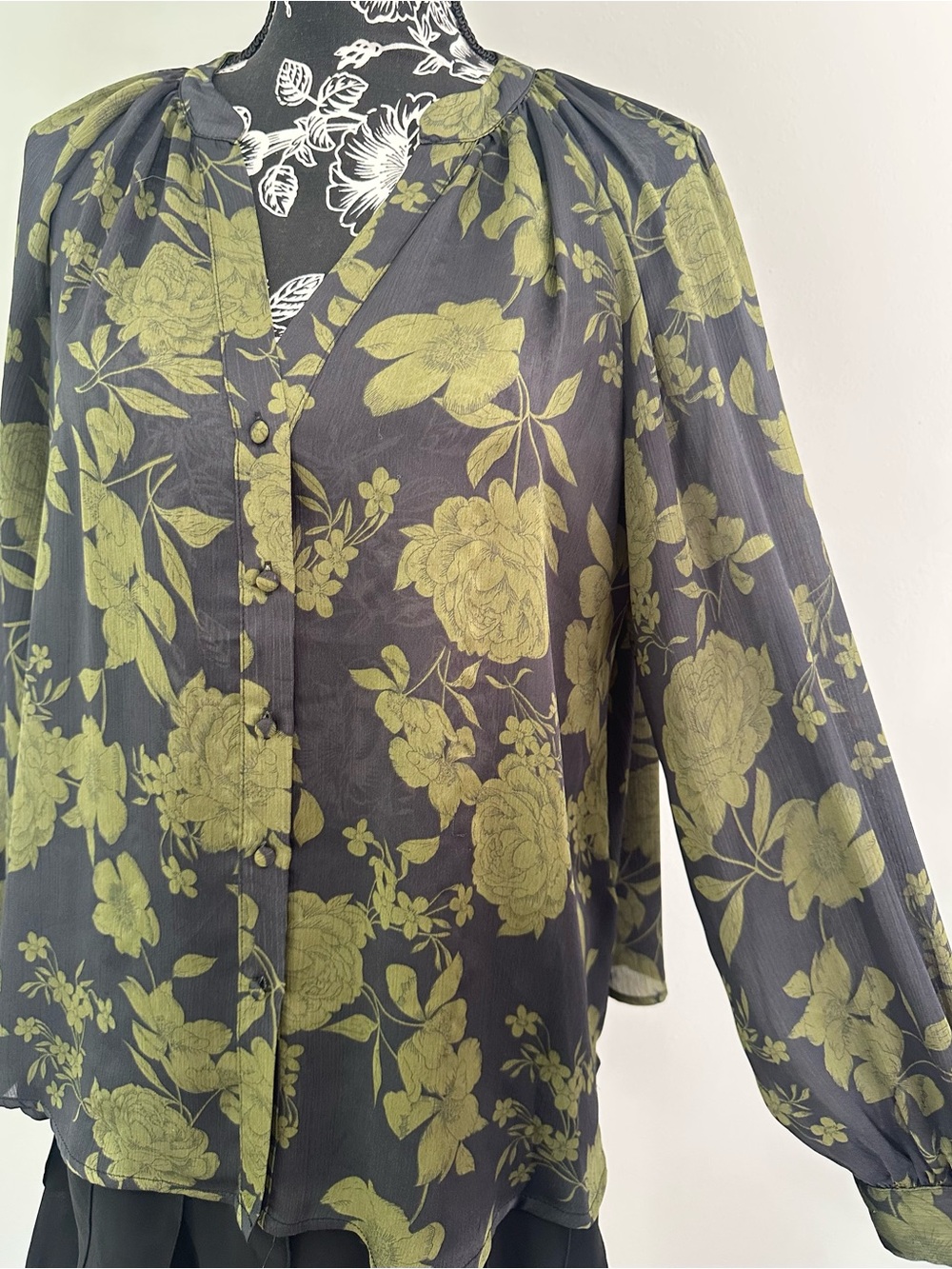Boho style black and green floral blouse - Picture 4 of 7